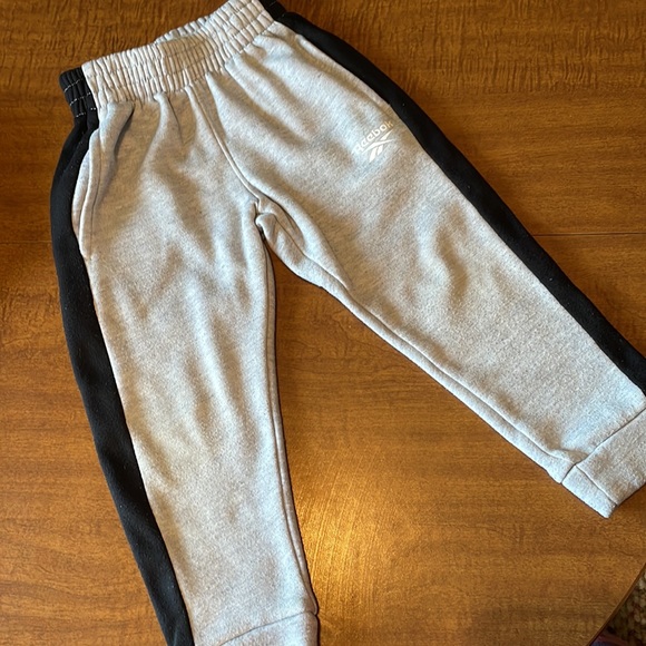 Reebok Sweatsuit - Size 4 - Picture 6 of 8